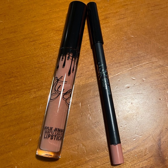 🎉HP🎉Kylie Jenner Matte Lip Kit One Wish 👄 - Picture 5 of 16